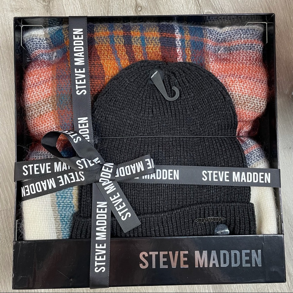 Steve Madden Scarf & Hat Gift Set
